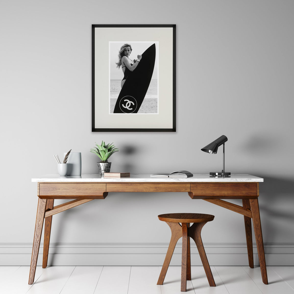 Wandbild Coco Model with Surfboard