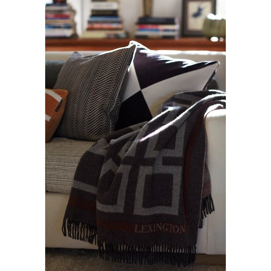 Lexington Patched Velvet Kissenhülle - dark gray/light beige