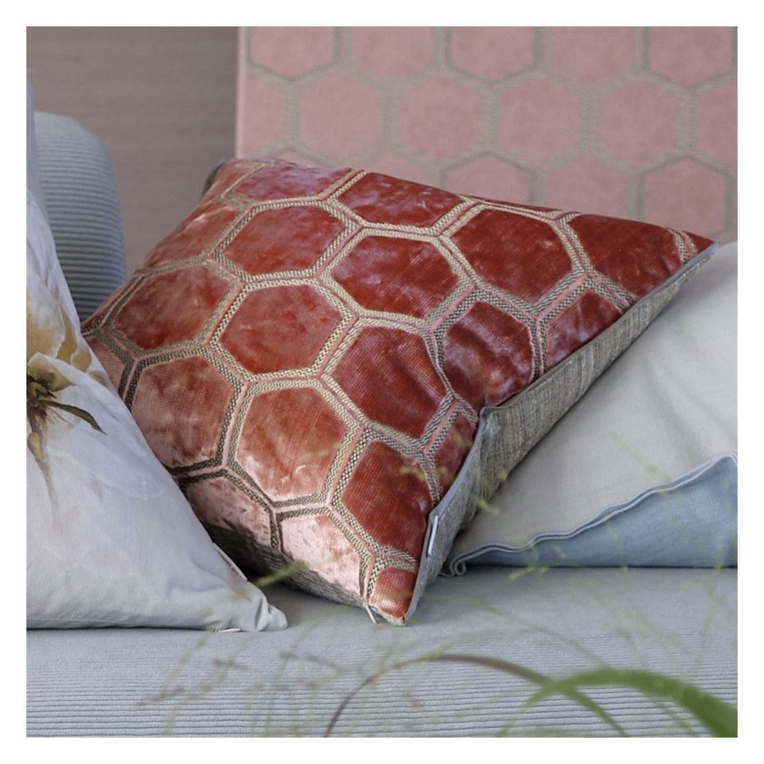 Designers Guild Kissen Manipur Coral 43x43cm